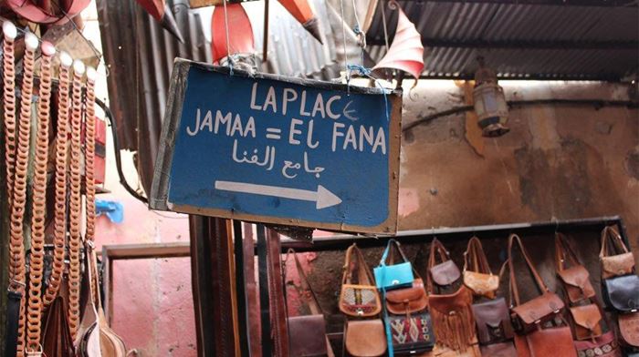 Marokko Marrakech Djernaelfna skilt på arabisk