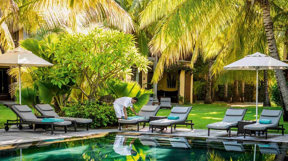 Rejser til Mauritius, Dinarobin Beachcomber Golf Resort & Spa, Poolområde i haven