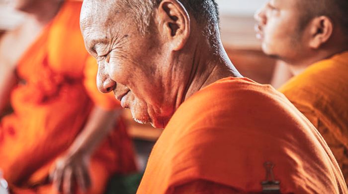 Mød de lokale munke på rejse til Thailand