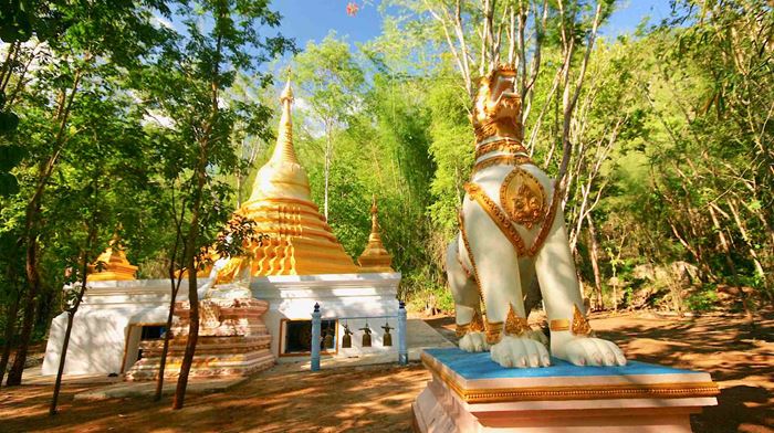 Thailandsk tempelpark 