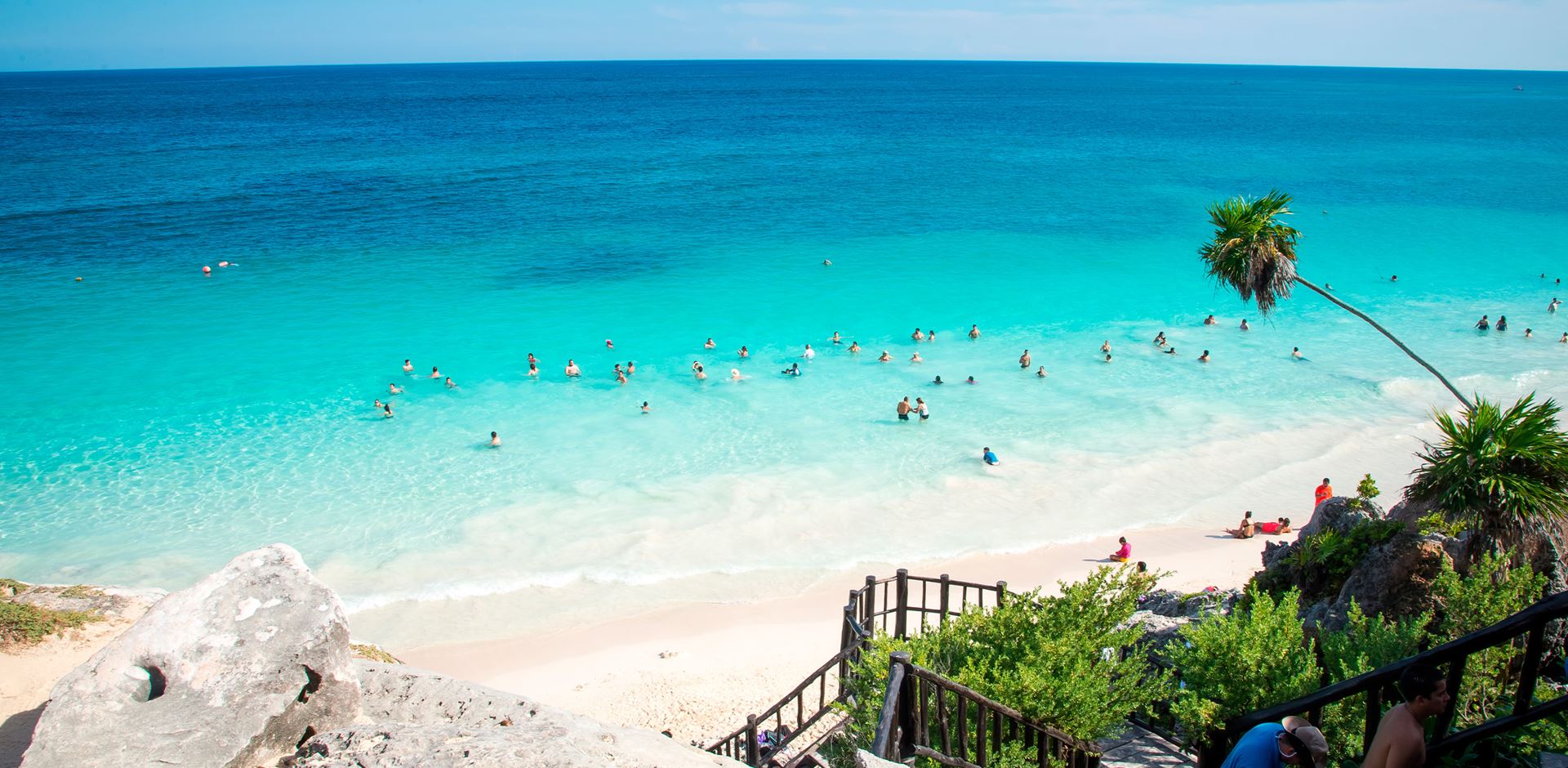 Mexico Tulum Strand Folk Der Bader I Det Blå Hav