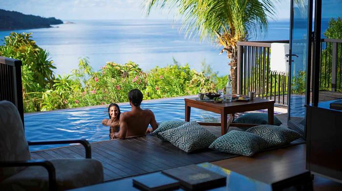 Pool i villa på Raffles Seychelles