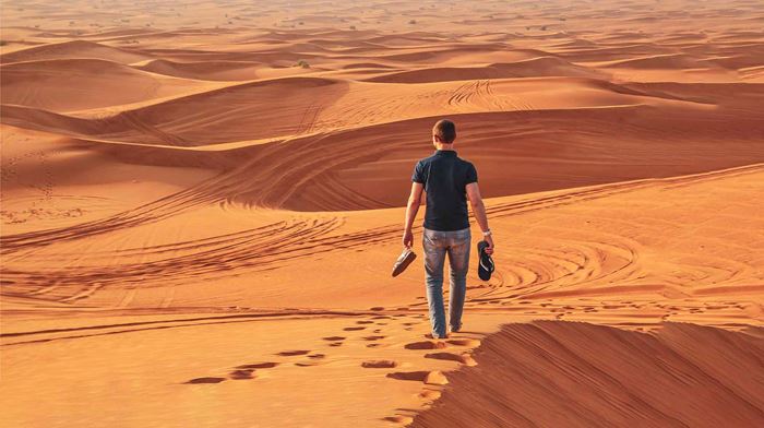 Dubai Mand går i ørkenen Ørken 