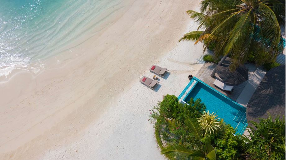 Rejser til Maldiverne, Centara Grand Island Resort & Spa, Pool og strand ved two bedroom beach villa with pool