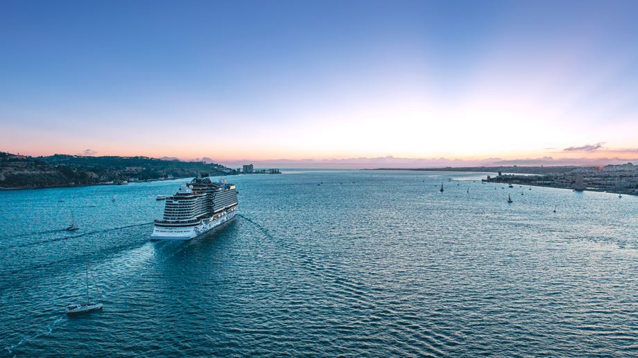 Krydstogt, Norwegian Cruise Line, Norwegian Viva, Sejlads mod horisont, solnedgang