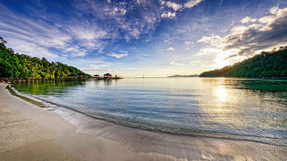 Malaysia, Borneo, Gaya Island Bungaraya Island Resort Beach