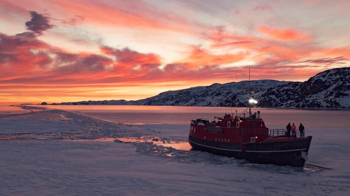 Rejser til Grønland, ekspeditionsskib Kisaq, anløb ved is