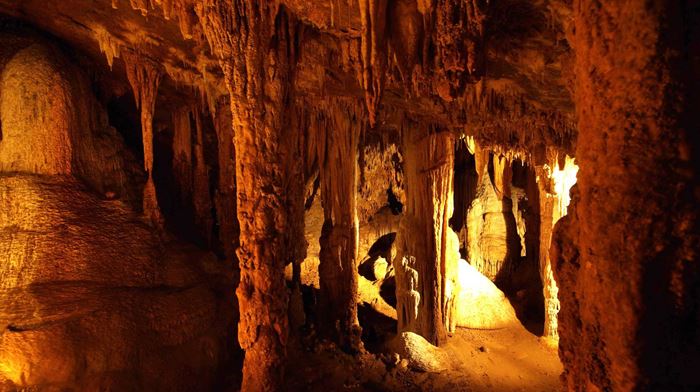 Chiang Dao Grotte Med Stalakitter