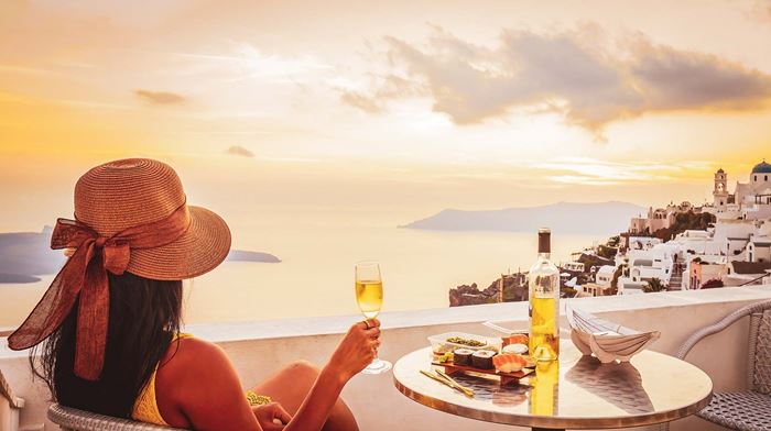 Grækenland Santorini kvinde mad drikke udsigt 