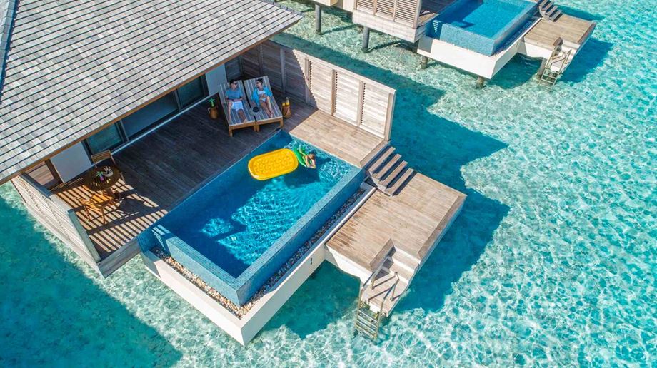 Rejser til Maldiverne, The Residence Maldives at Dhigurah, Afslapning på terrassen i en water pool villa