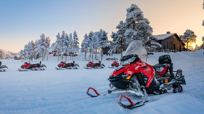 Finland, Finske Lapland, Inari, Wilderness Hotel, Snescooter, Sne