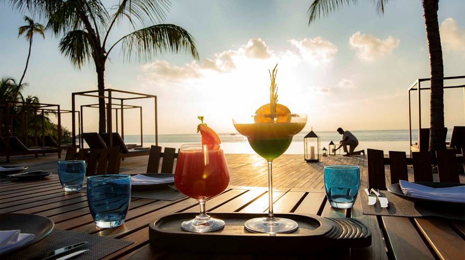 Rejser til Maldiverne, The Residence Maldives at Dhigurah, Drinks i Cafe Del Sol