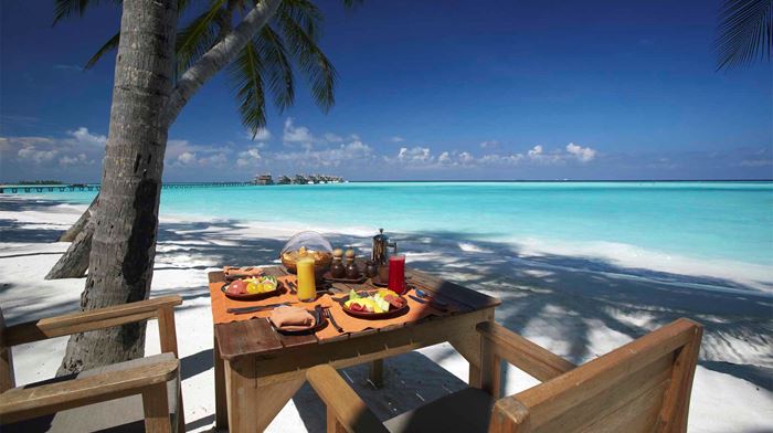 Rejser til Maldiverne, Gili Lankanfushi, Morgenmad med fødderne i sandet på Kashiveli Restaurant