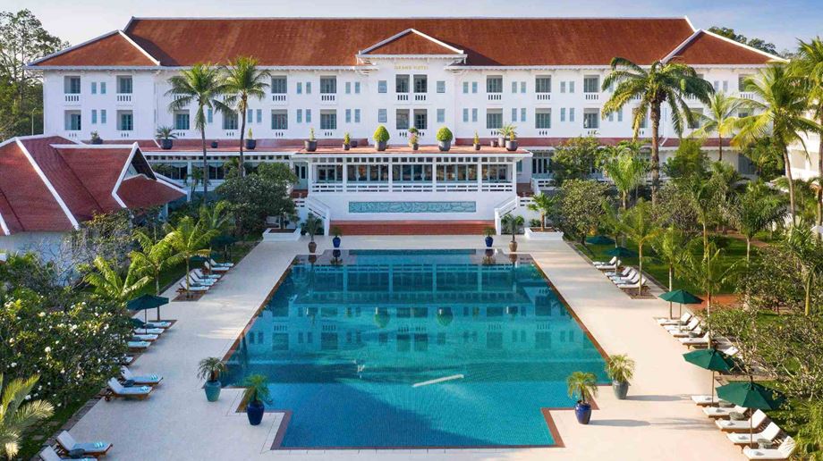 Cambodia, Siem Reap Raffles Grand Hotel d'Angkor, Pool Ved Daglys