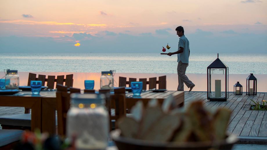 Rejser til Maldiverne, The Residence Maldives at Dhigurah, Betjening i Cafe Del Sol