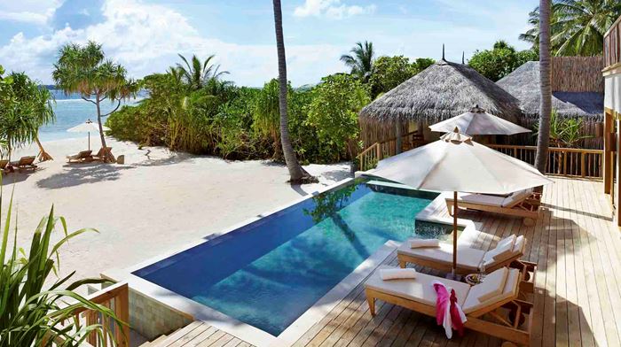 Rejser til Maldiverne, Six Senses Laamu, Terrasse og pool i two bedroom beach villa with pool