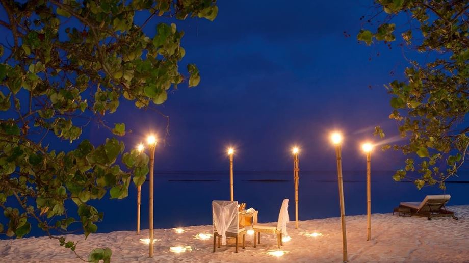 Rejser til Maldiverne, Constance Moofushi Maldives, privat middag
