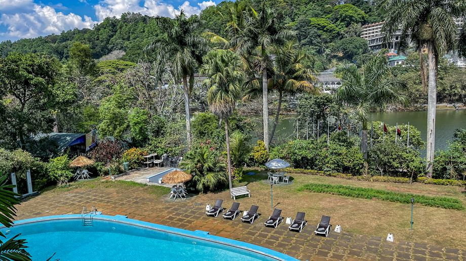 Sri Lanka Kandy Suisse Hotel Pool Og Udsigt