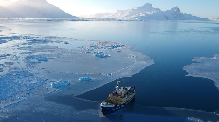 Rejser til Grønland, ekspeditionsskib Kisaq, anløb ved is