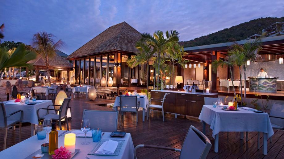 Middag under åben himmel på Raffles Seychelles