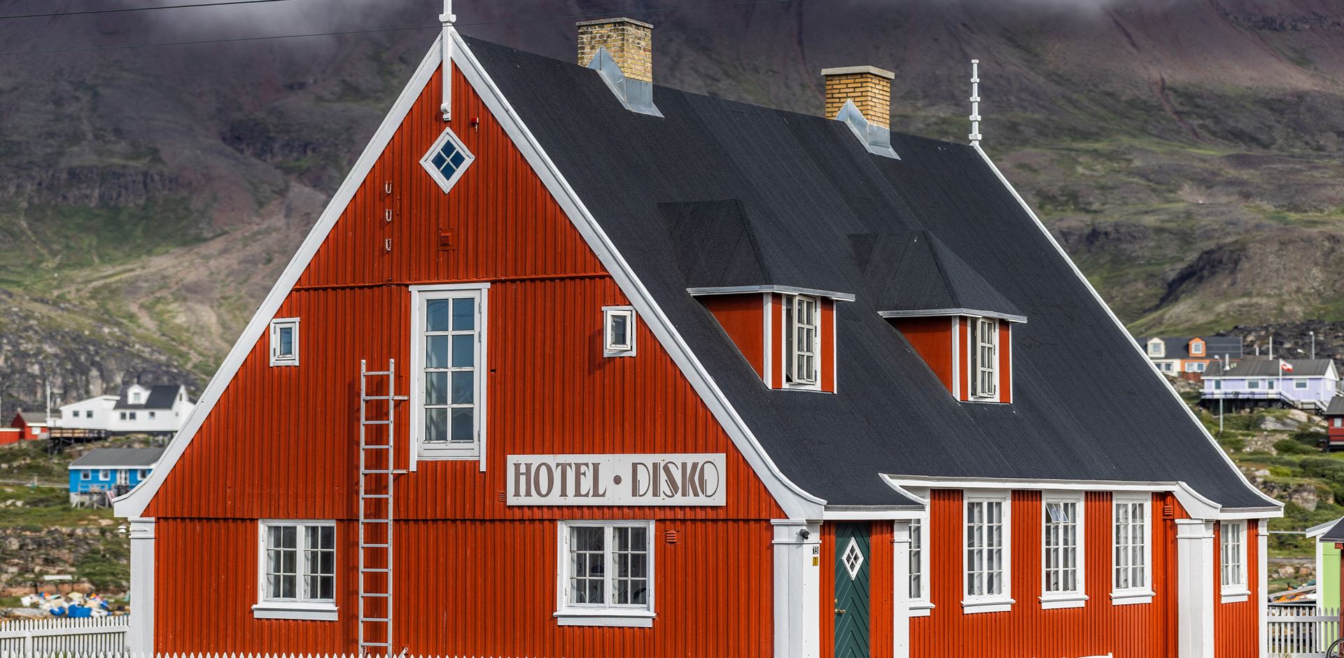 Grønland Hotel Disko Island Qeqertarsuaq, Godhavn, Rødt Hus, Bygd, Natur, Bjerge, Diskobugten