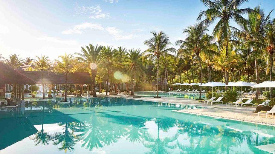 Rejser til Mauritius, The Ravenala Attitude, Det store poolområde på Ravenala Attitude