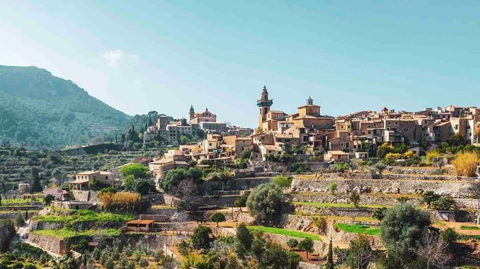 Spanien Mallorca Valldemossa, Udsigt over by og bjerge