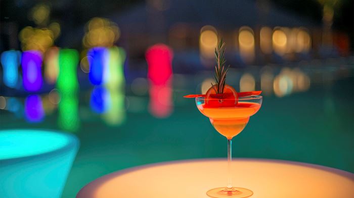 Cocktail i Beach Club på The Residence Maldives at Dhigurah
