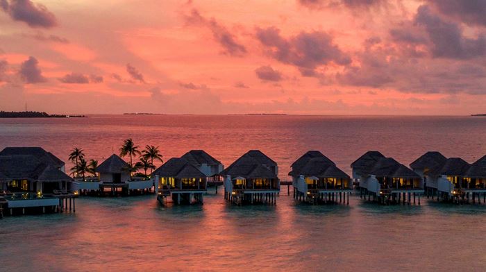 Rejser til Maldiverne, Finolhu Baa Atoll, Water villaer i solnedgangen