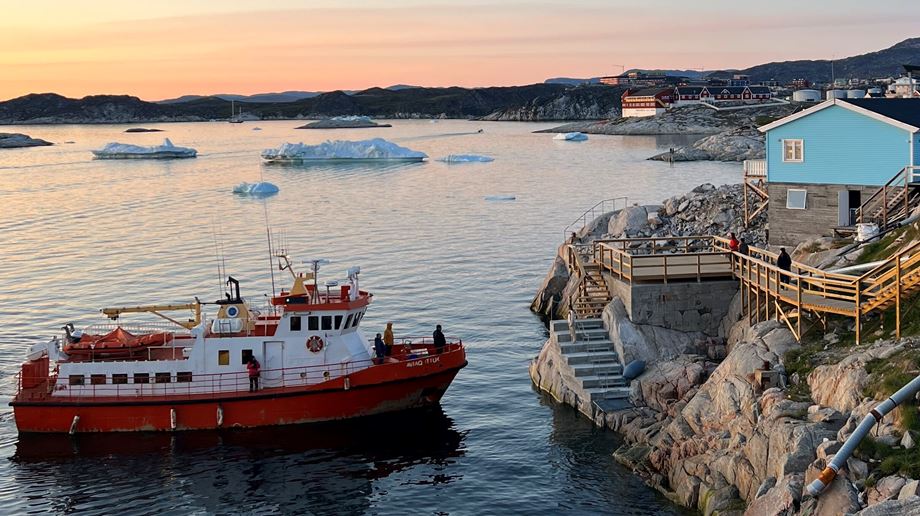 Grønland, Ilulissat, Hotel Icefiord, anløbsbro og Disko Line