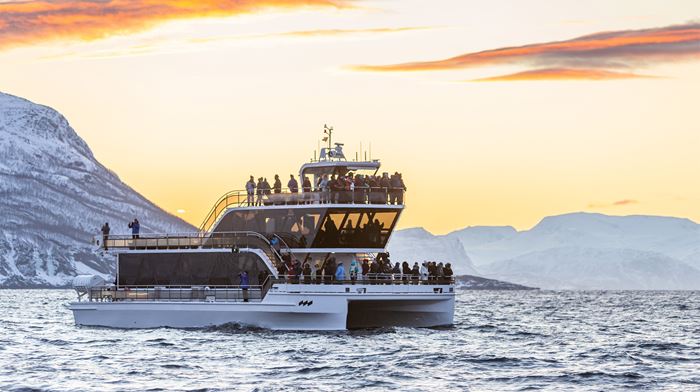  Norge Tromsoe Arktisk Fjordcruise Baad Solnedgang Norwegian Travel