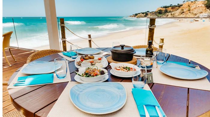 Rejser til Portugal, Algarvekysten, Pine Cliffs Ocean Suites & Spa, frokost på stranden