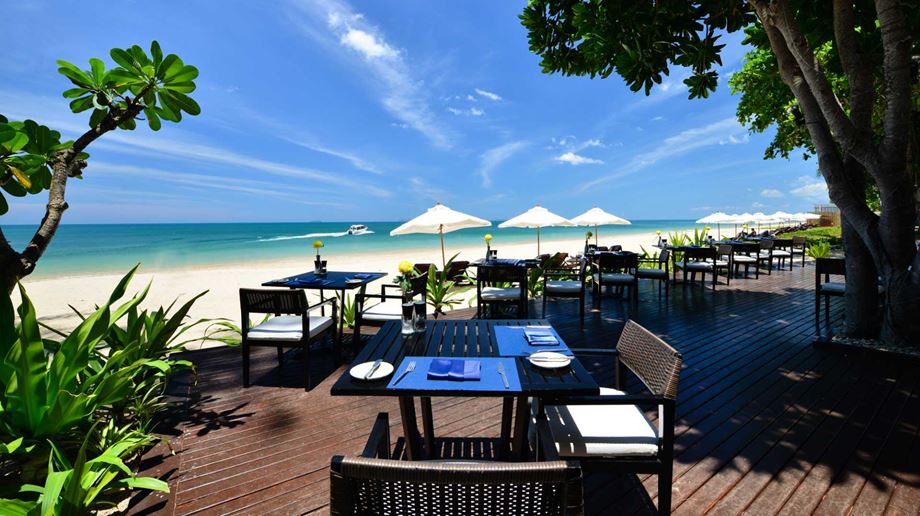 Rejser til Thailand, Koh Lanta, Layana Resort & Spa, Udendørs servering på restaurant SeaSky - åben for morgenmad, frokost og middag