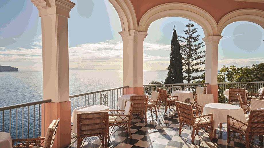 portugal-madeira-reid's-palace-belmond-hotel-VILLA-CIPRIANI-udsigt-til-hotel-TEA 01