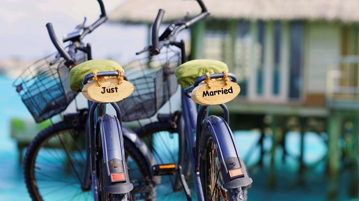 Cykler til bryllupsrejsende på Six Senses Laamu