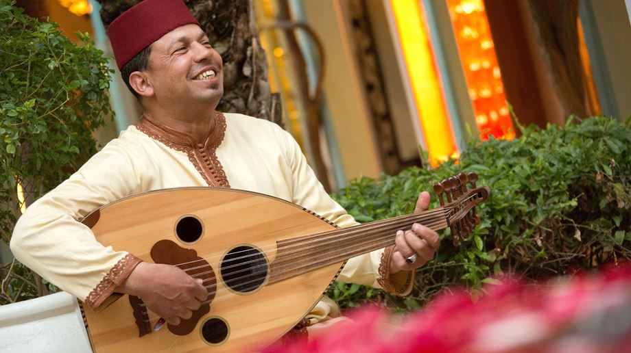 Marokko Marrakech Les Jardin Dela Medina Musik, mand spiller på oud