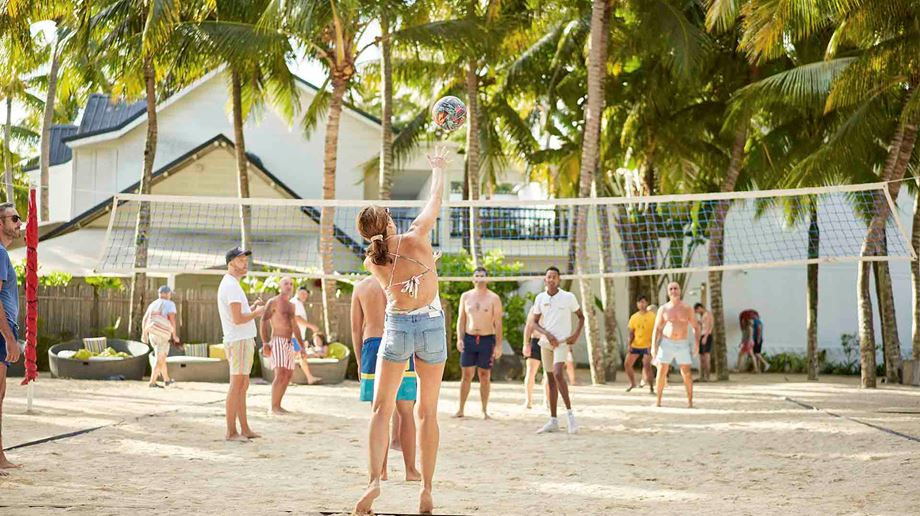 Rejser til Mauritius, The Ravenala Attitude, Sport og leg med gæster og personale