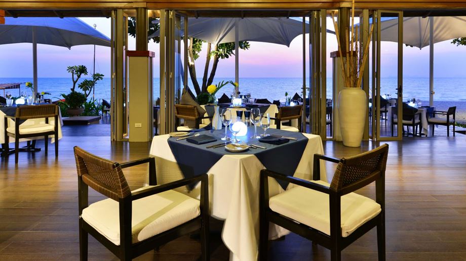Rejser til Thailand, Koh Lanta, Layana Resort & Spa, Alle måltider spises i restaurant SeaSky ved stranden
