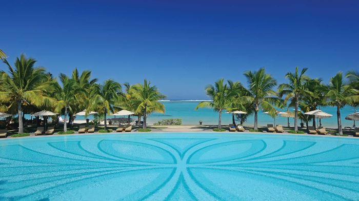 Rejser til Mauritius, Paradis Beachcomber Golf Resort & Spa, Swimmingpoolen med udsigt til havet