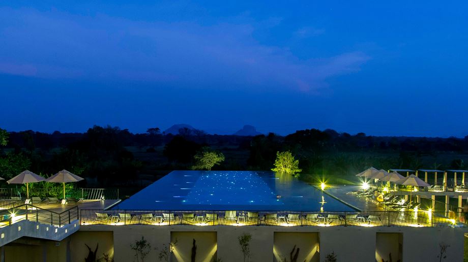 Sri Lanka Sigiriya Aliya Resort Pool Aftenlys