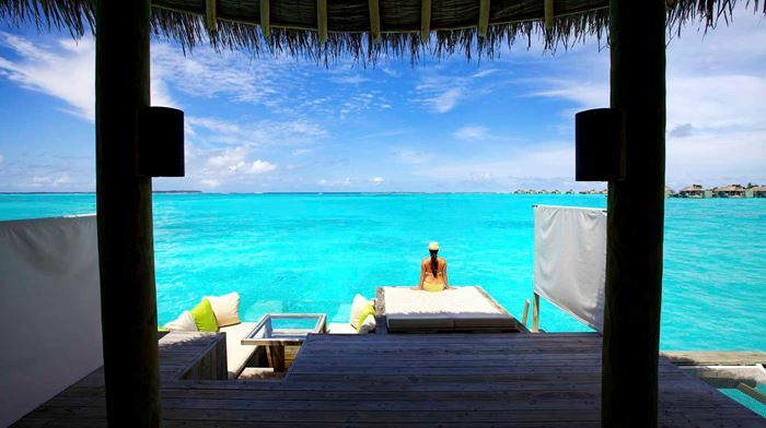 Rejser til Maldiverne, Six Senses Laamu, Terrasse med udsigt i water villa