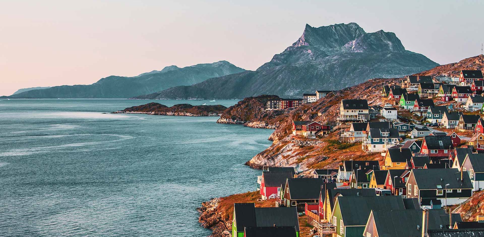 rejser til grønland, Nuuk, farverige huse