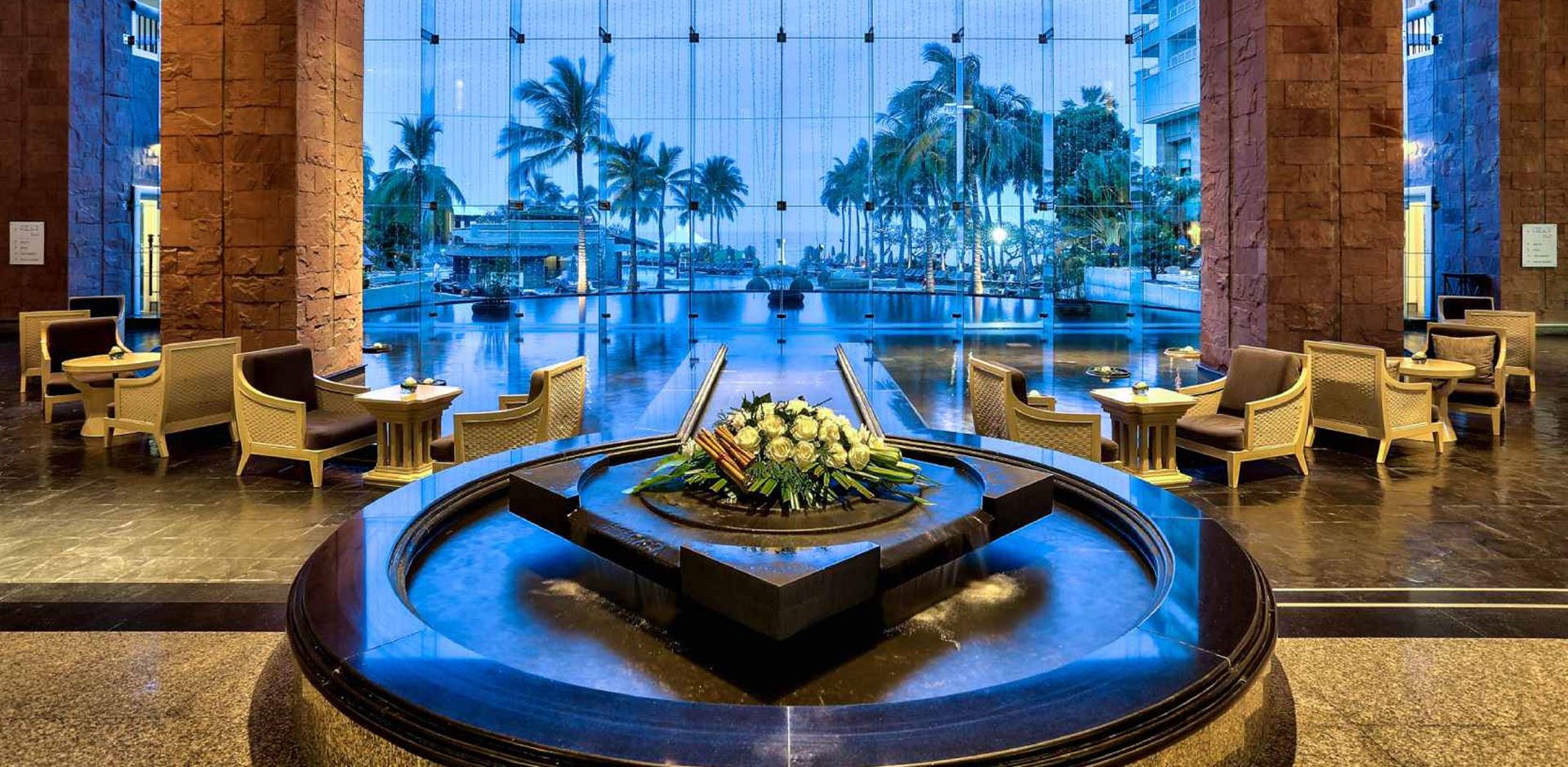 Thailand, Hua Hin, Hilton Hua Hin Resort & Spa, Lobby Flowers