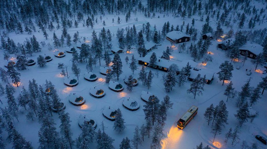 Finland, Finske Lapland, Moutka Wilderness Hotel, Aurora Cabins, Vinter, Aften, Snelandskab, Ses Ovenfra