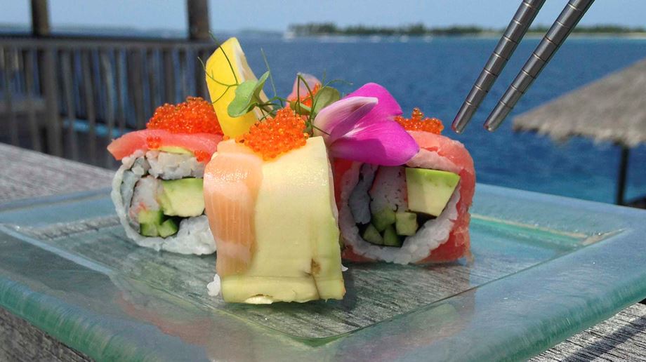 Udsøgt sushi på Six Senses Laamu