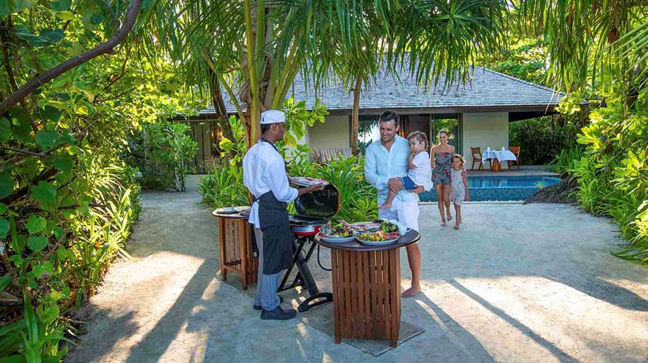 Middag i villaen med egen kok på The Residence Maldives at Dhigurah