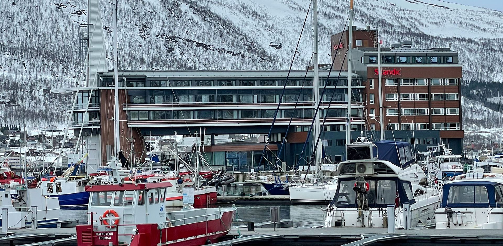Norge Tromsoe Scandic Ishavshotel Exterior By Day