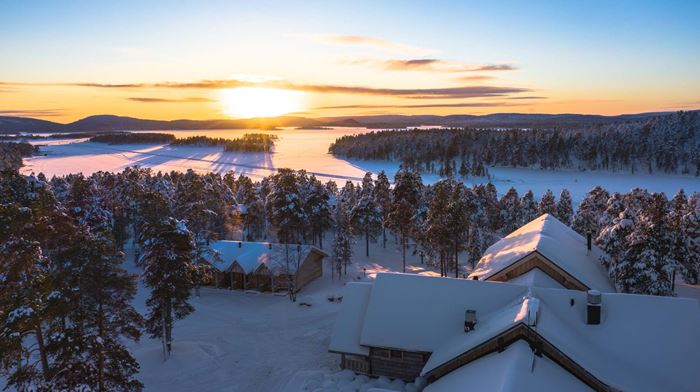 Finland, Finske Lapland, Nangu Wilderness Hotel, Solnedgang, Sne