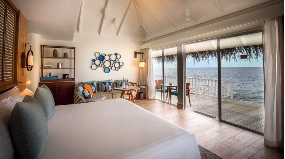 Rejser til Maldiverne, Centara Grand Island Resort & Spa, Soveværelse i en deluxe overwater villa