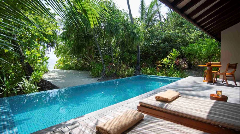 Pool og terrasse i deluxe beach pool villa